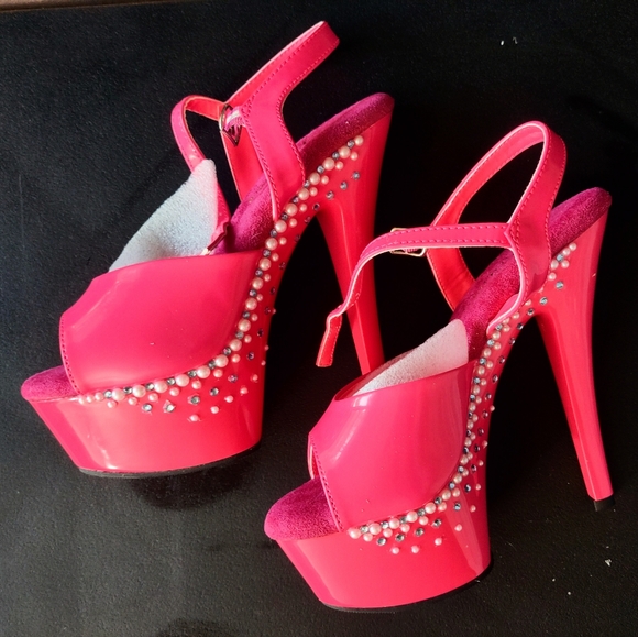 Customized Pleasers KISS209UV - Picture 2 of 3